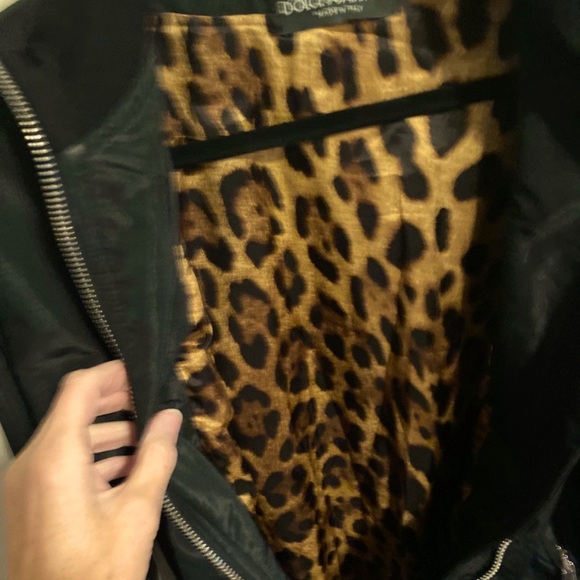 NWT  Authentic Dolce and Gabbana  jacket with leopard lining with .Silver DG - Picture 4 of 6